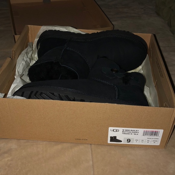 Uggs boots - Picture 2 of 3